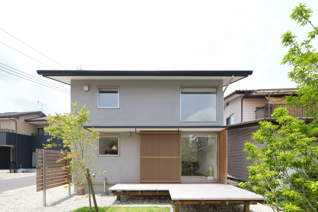 梁と光が遊ぶ家